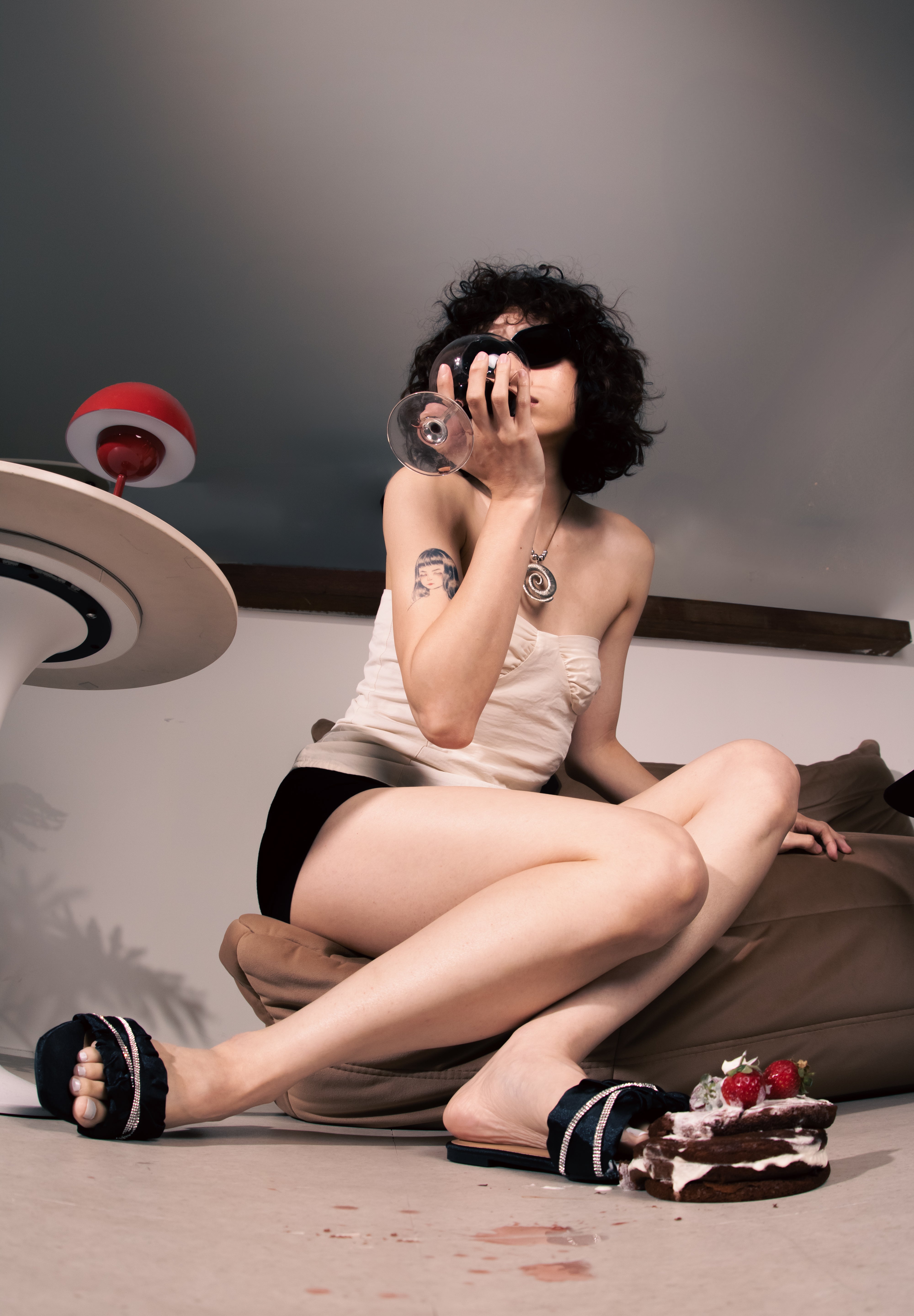 BUZZING60 抓皺水鑽雙帶拖鞋