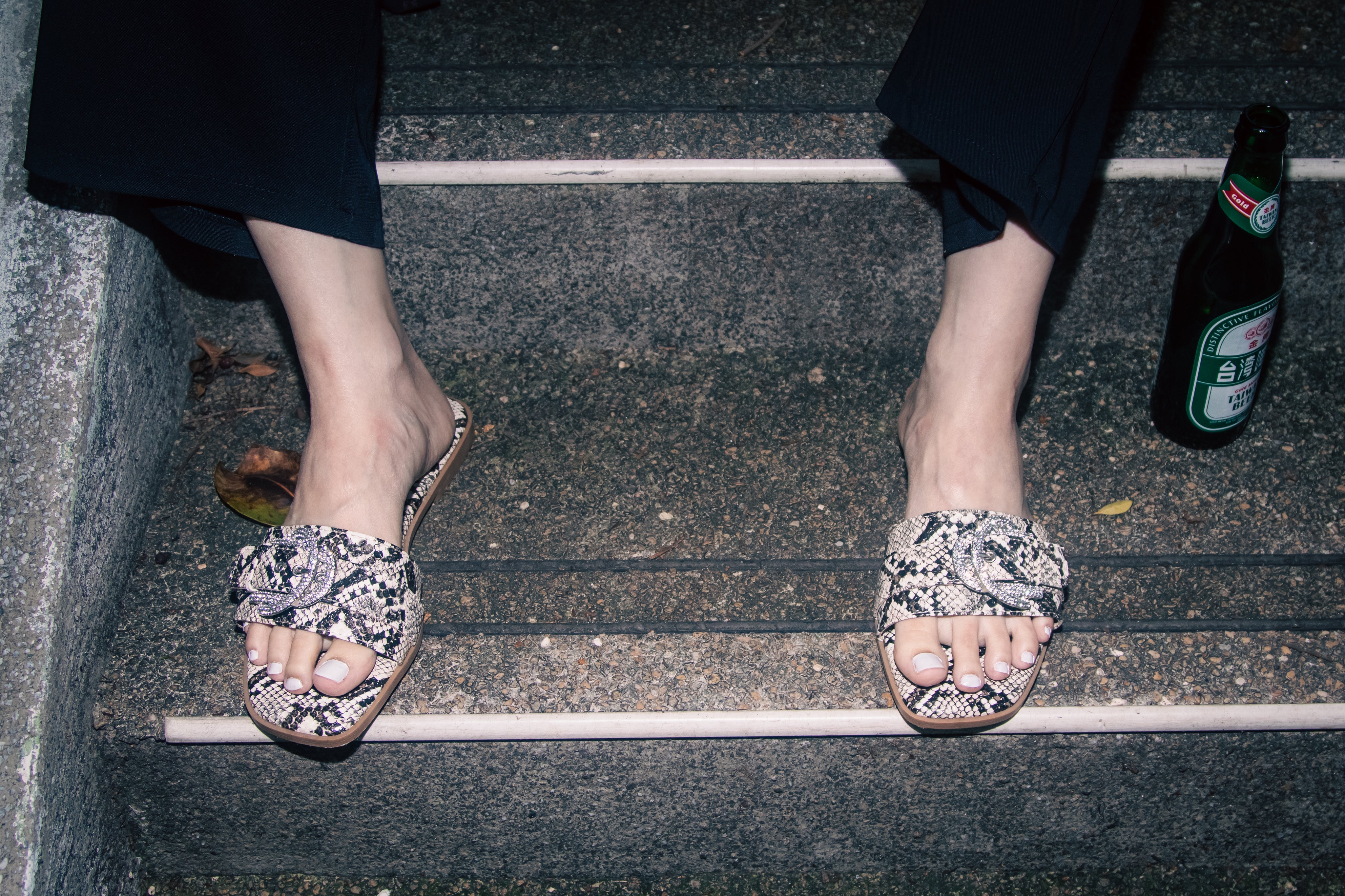 IDEA 閃鑽平底涼鞋