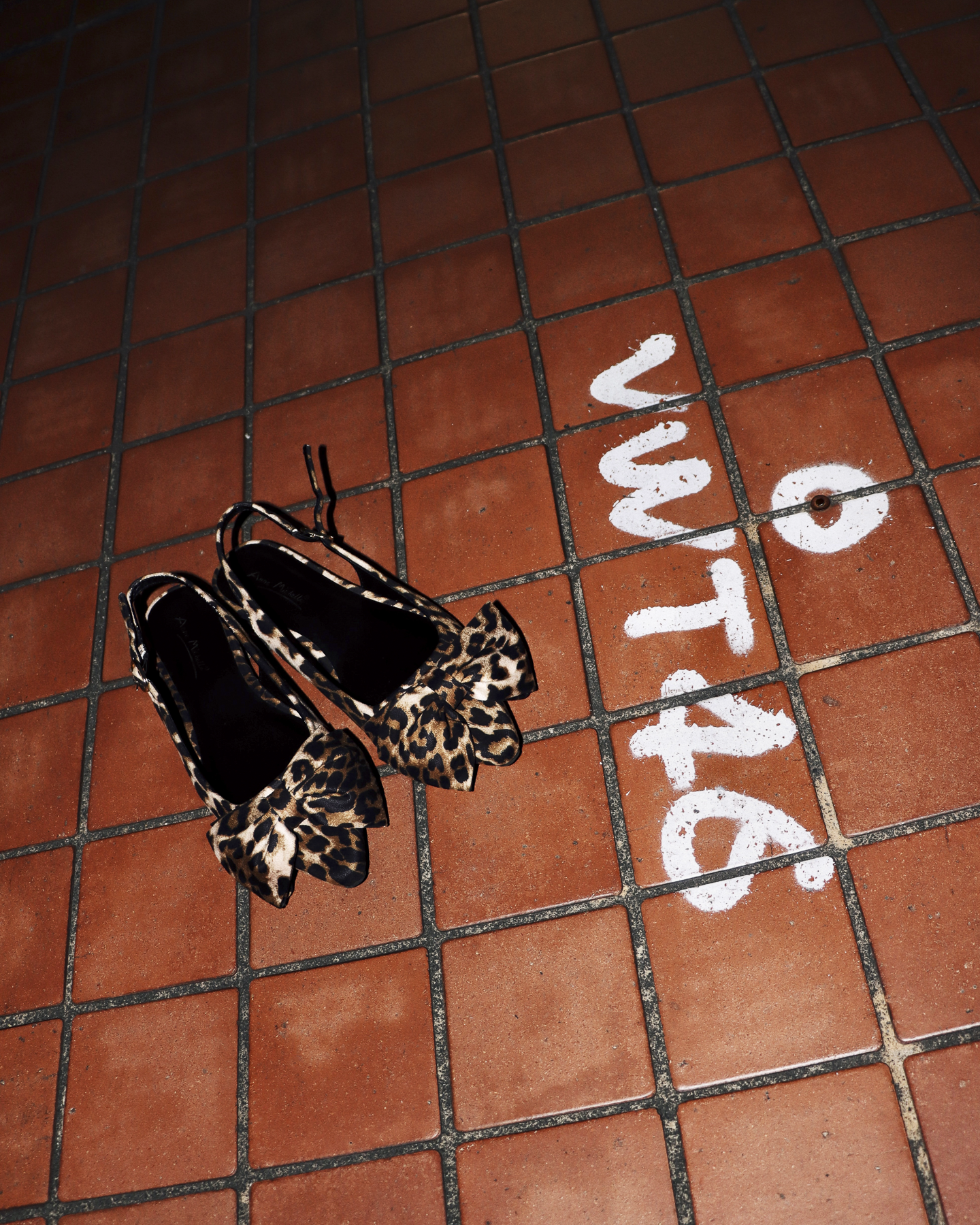 VISOR09 蝴蝶結尖頭平底鞋