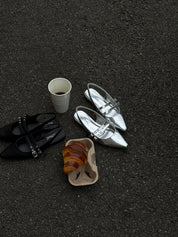 VISOR 雙扣帶尖頭平底鞋